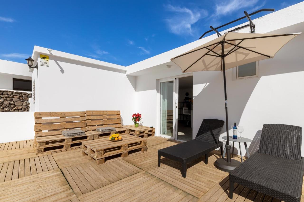 Famara Loft 12 Apartment ภายนอก รูปภาพ